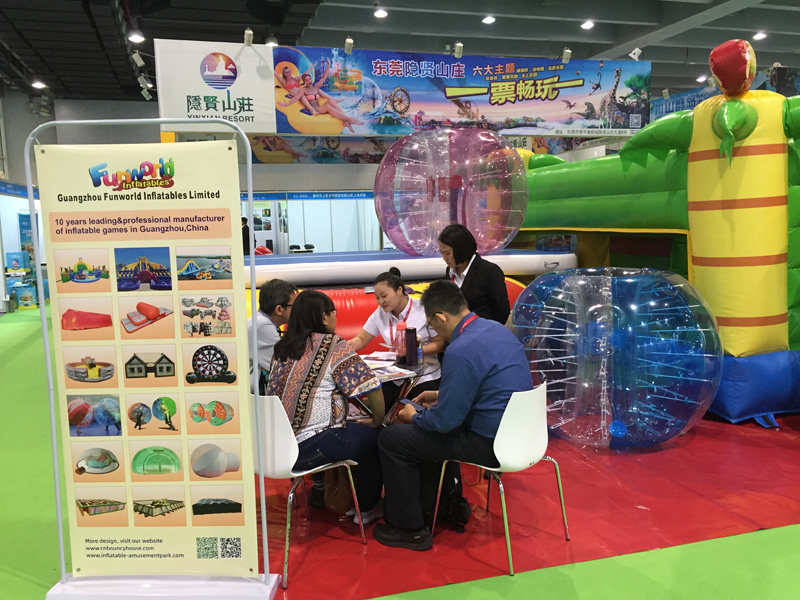 Guangzhou funworld inflatables limited asiste a la feria AAA en Guangzhou.