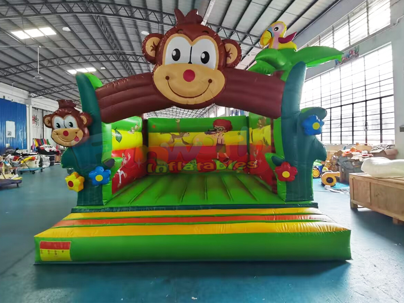 Los puentes del partido al aire libre rebotan la casa inflable del mono castillo hinchable para los