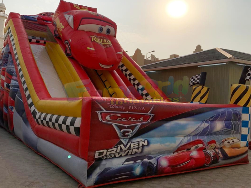 Açık parti zıplayan kale ticari sıçrama ev açılan araba yarışı çocuklar için şişme slayt