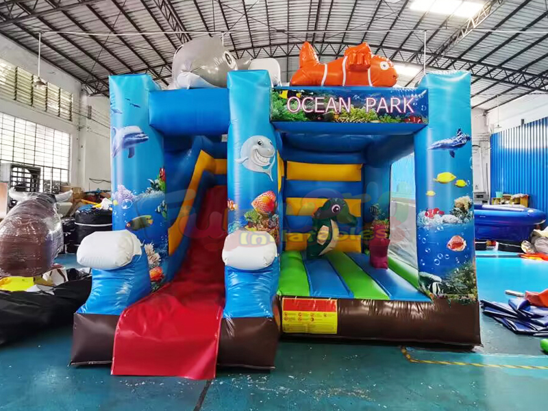 Outdoor commerciële kinderen springkasteel opblaasbaar oceaanpark springkasteel met glijbaan