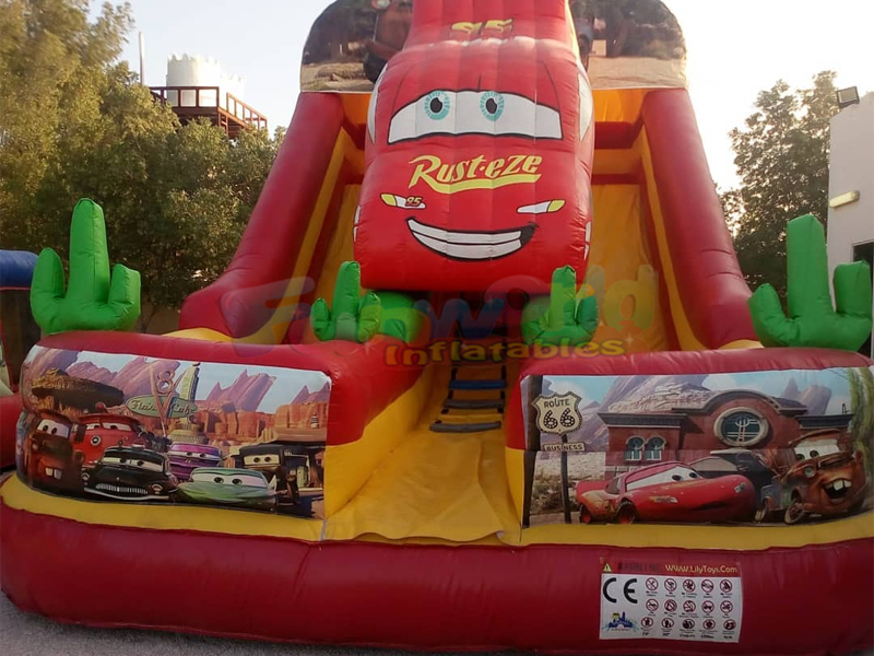 Glissière gonflable de voiture de course de château de maison de rebond de videur de partie d'arriè