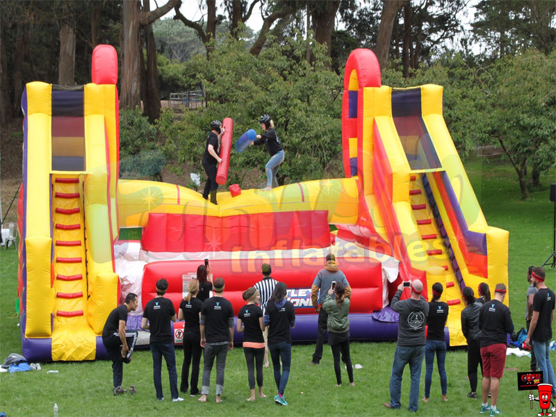 Zona di battaglia gonfiabile del fascio di giostra del gioco gonfiabile gigante della giostra
