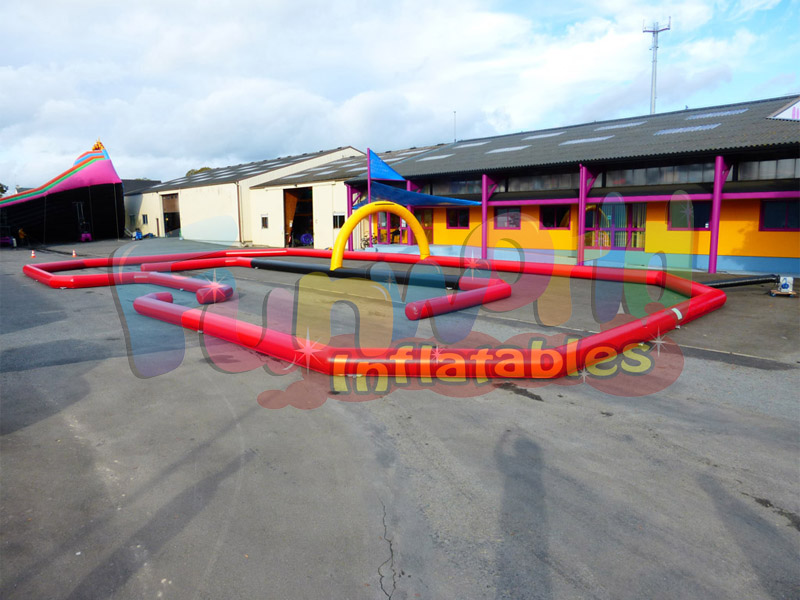 Juego de carreras inflable inflable australia juego de dardos de golf inflable australia
